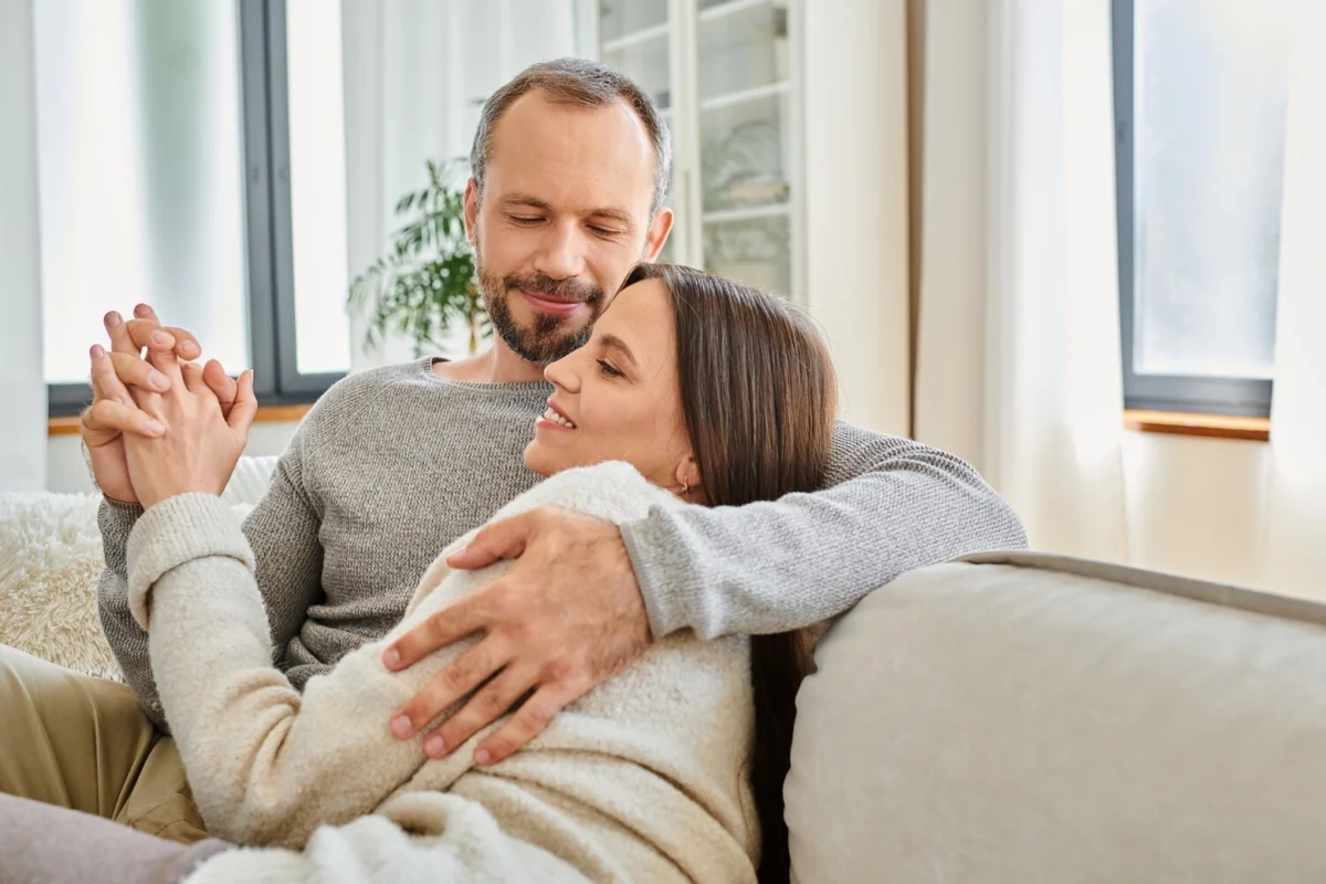 This behavior from your partner may seem reassuring, but it signals an imminent breakup, according to this study - Psychologies.com