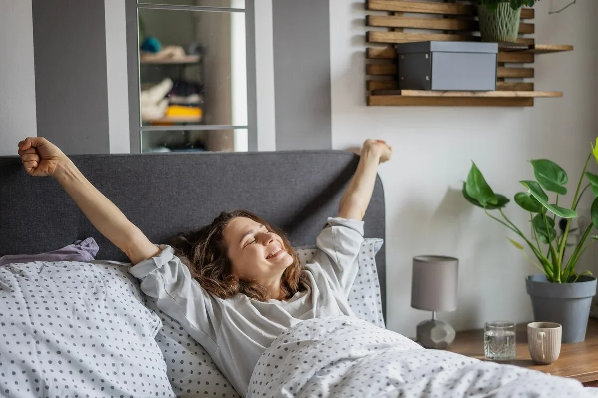 How Evening Habits Can Delay Sleep by Over 1.5 Hours, Warns Psychiatrist Marine Colombel