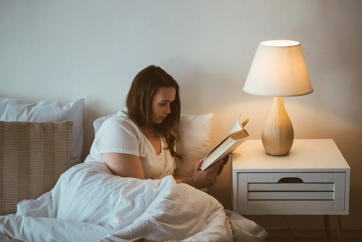 People Who Read Before Sleeping Often Share These 7 Characteristics Without Even Realizing It