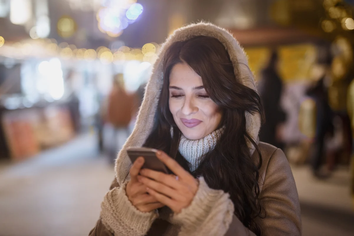 Six Behaviors That May Seem Flirtatious but Actually Indicate Control