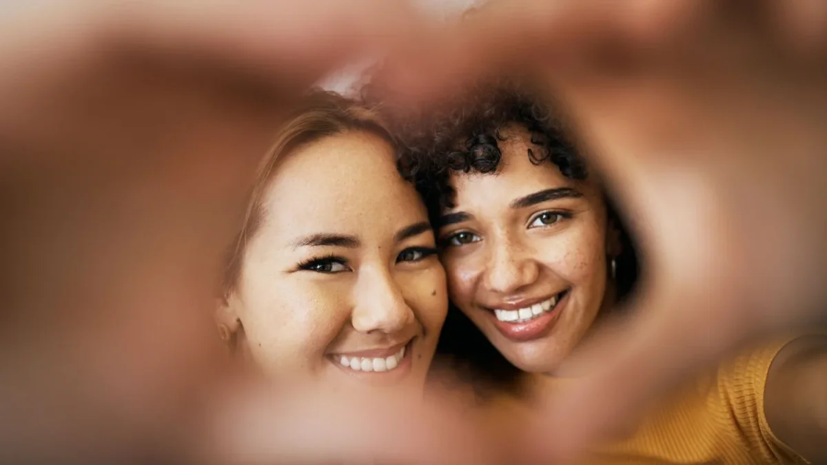 Four Essential Habits for Lifelong Friendships, According to Psychologist Boris Charpentier
